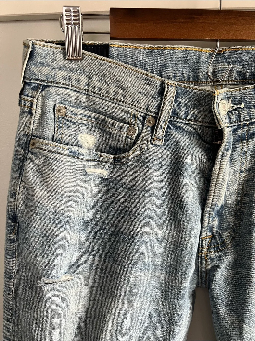 NWT Abercrombie & Fitch Slim Taper Jeans 31x30 Light Wash Distressed Stretch
